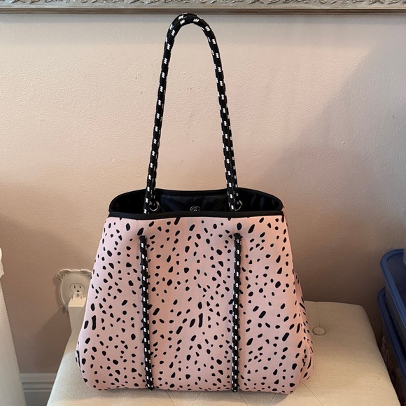 Stylish Pink and Black Tote Bag - Picture 2 of 11